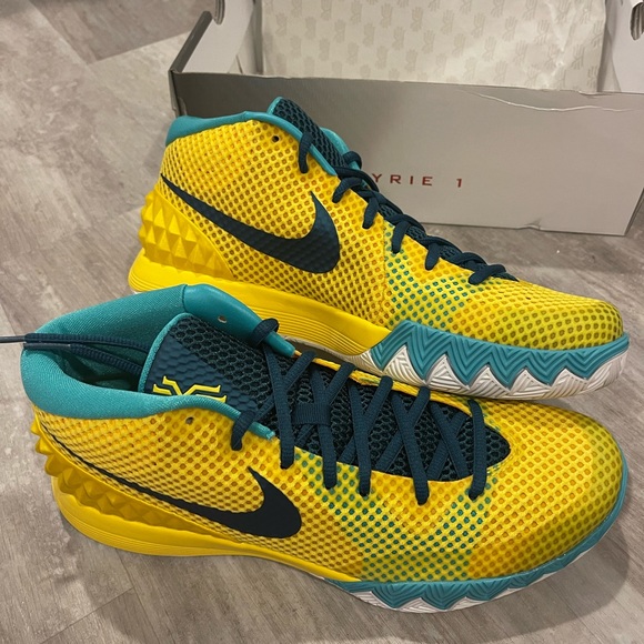 kyrie 1 - Picture 1 of 5